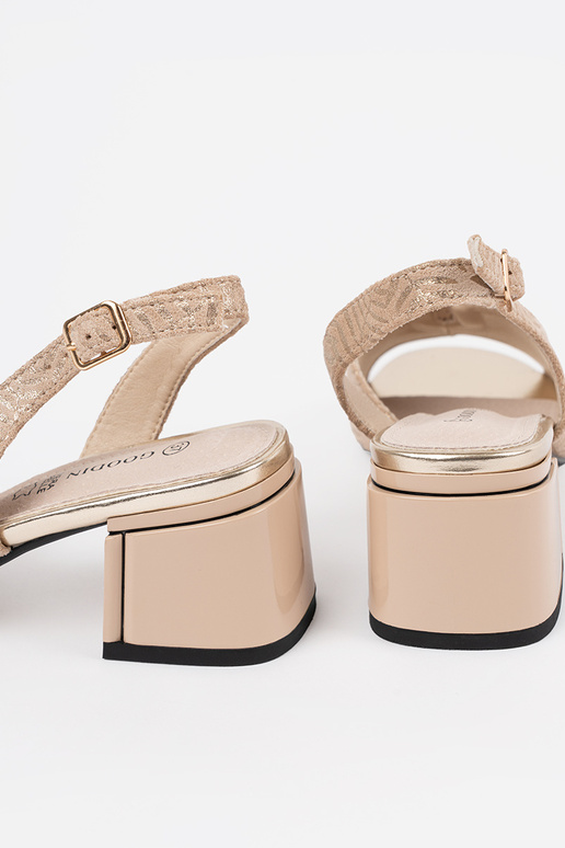 Sandfarbene Damen-Sandalen auf hohen... Sandfarbene Damen-Sandalen auf hohen...