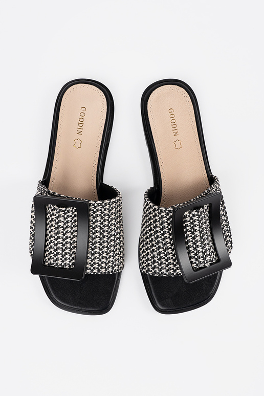 Schwarz-weiße flache Pantoletten