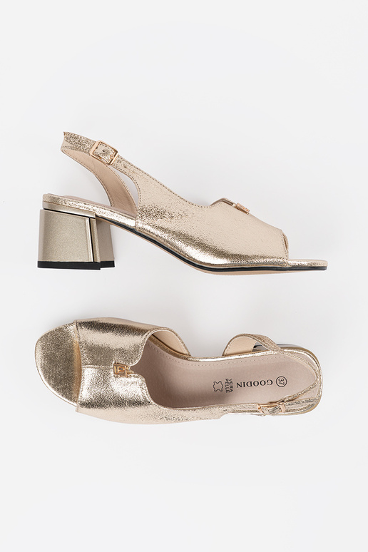Goldene Wildleder-Damen-Sandalen auf... Goldene Wildleder-Damen-Sandalen auf...