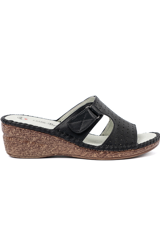 Pantoletten auf Plateau mit...