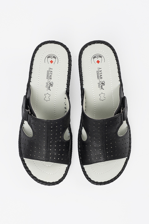 Pantoletten auf Plateau mit...