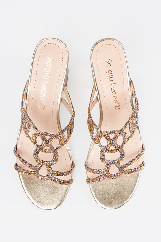 Goldfarbene Slipper mit Absatz,... Goldfarbene Slipper mit Absatz,...