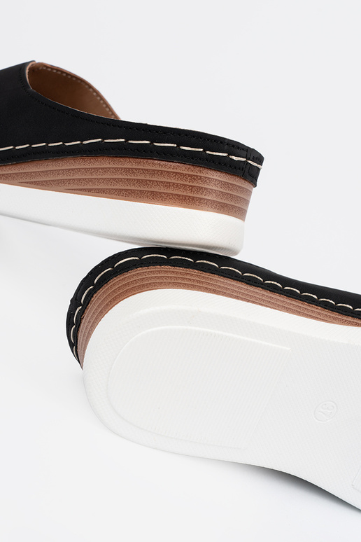 Damen-Hausschuhe in schwarzer Farbe Damen-Hausschuhe in schwarzer Farbe