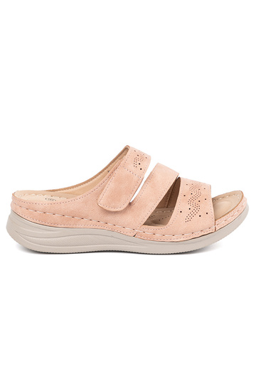 Schuhe auf niedriger...