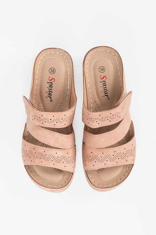 Schuhe auf niedriger Plattform in rosa