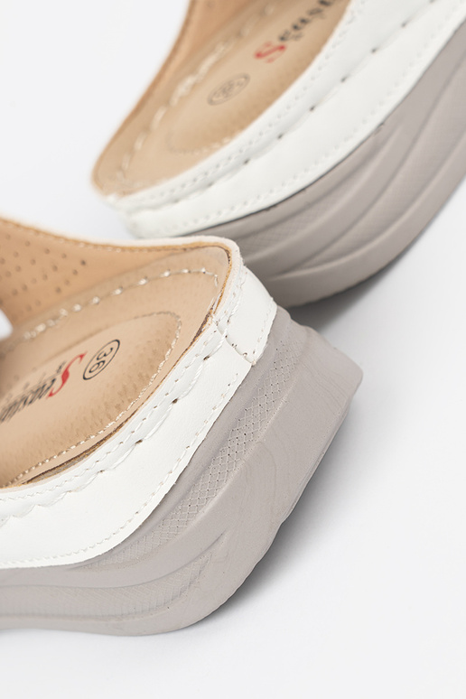 Bequeme Schuhe mit Ausstattungen in weiß