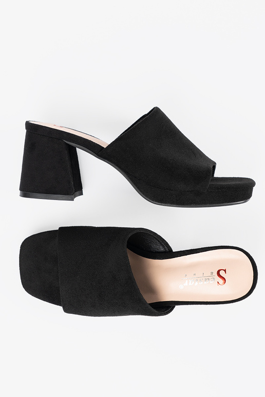 Damenpantoletten auf hohen Absätzen...