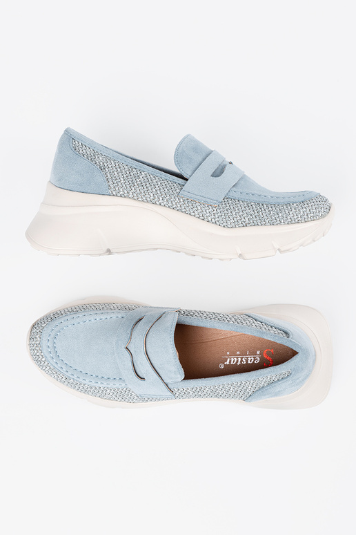 blaue Farbe Halbschuhe auf einer...