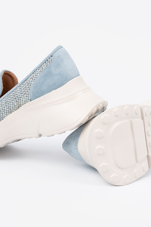 blaue Farbe Halbschuhe auf einer...