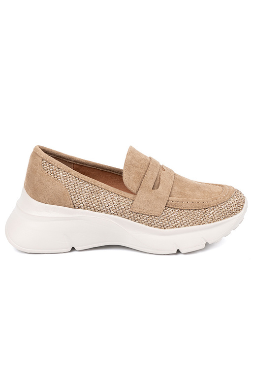 Beige Halbschuhe auf einer dicken Sohle
