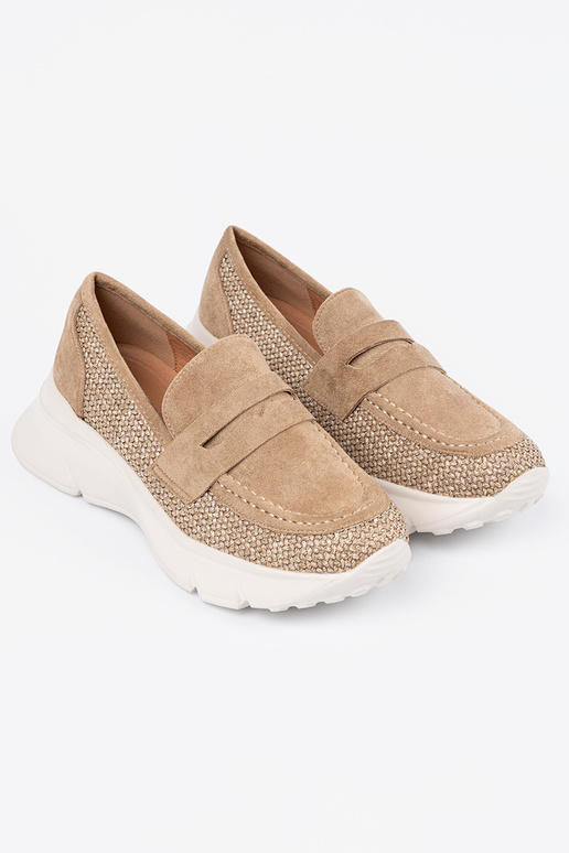 Beige Halbschuhe auf einer dicken Sohle