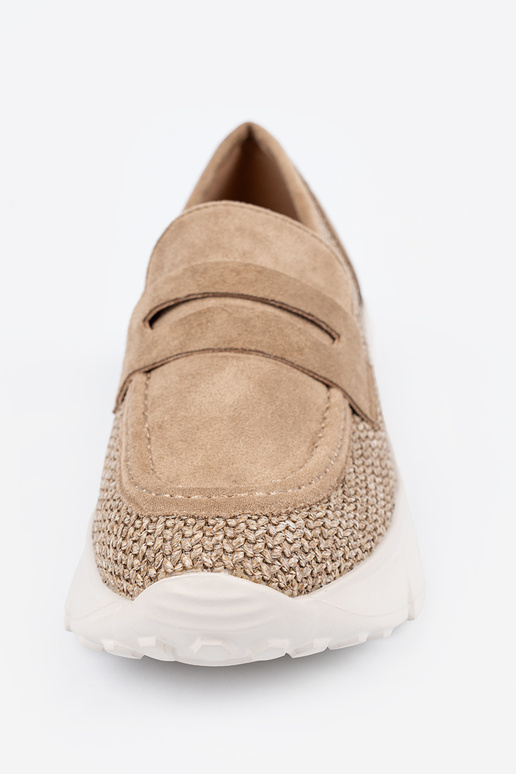 Beige Halbschuhe auf einer dicken Sohle
