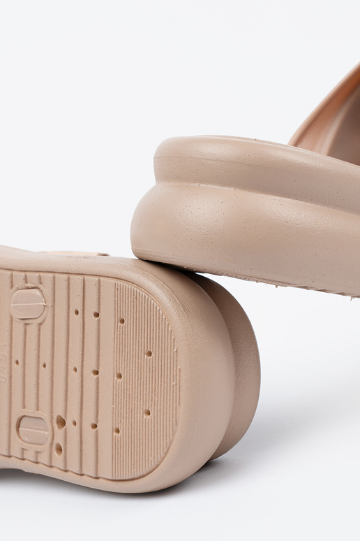 Sandfarbene Schlappen mit goldenen...