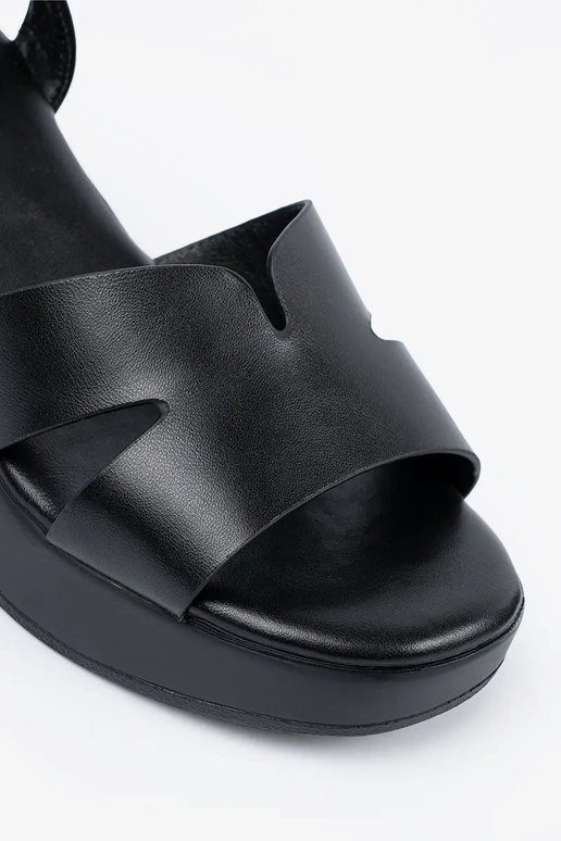 Schwarze Sandalen mit Absatz