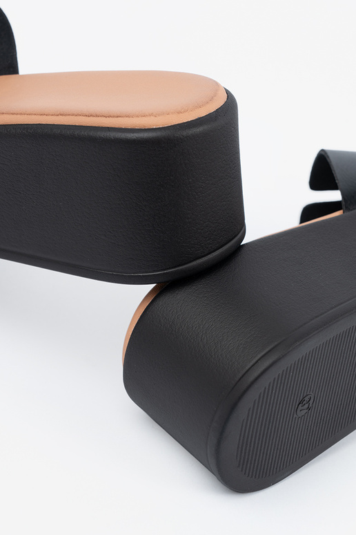 Schwarze Damen-Pantoletten mit Plattform Schwarze Damen-Pantoletten mit Plattform