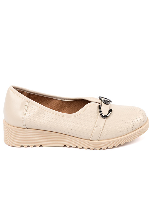 Wedges mit dekorativer Schnalle Wedges mit dekorativer Schnalle