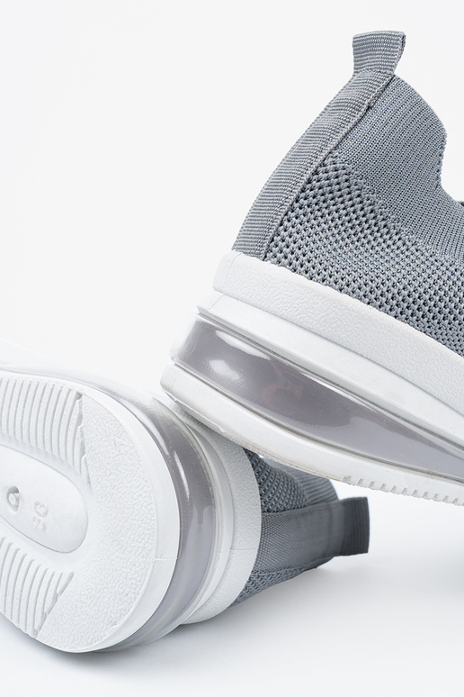 Graue sportliche Schuhe mit Verschluss