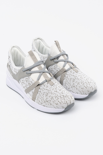 Sportliche weiße-graue Schuhe 2