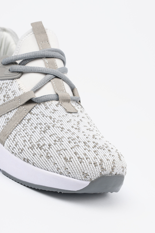 Sportliche weiße-graue Schuhe