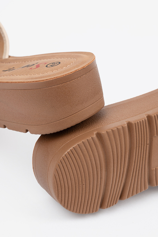 Bunte Hausschuhe mit Schnallen