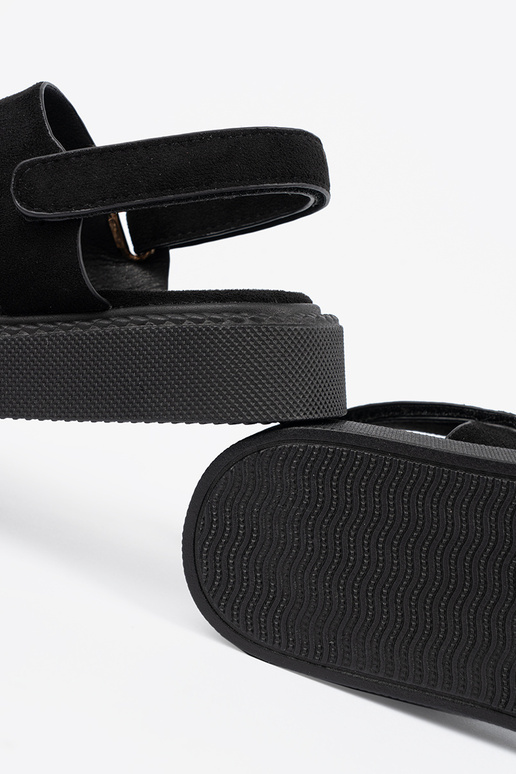 Schwarze Sandalen mit Plateau und... Schwarze Sandalen mit Plateau und...