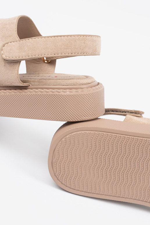 Sandfarbene Schuhe mit Plateausohle... Sandfarbene Schuhe mit Plateausohle...