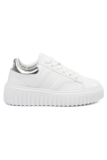 Weiße Sportschuhe im Stil...