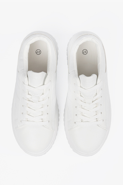 Weiße Sportschuhe im Stil