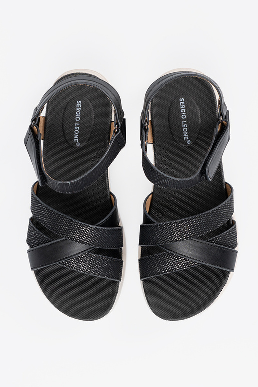 Braune Sandalen auf weißer Plattform Braune Sandalen auf weißer Plattform