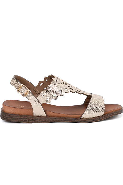 Elfenbeinfarbene Sandalen auf weißer... Elfenbeinfarbene Sandalen auf weißer...