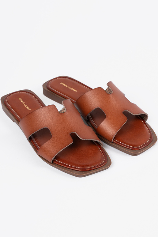 Braune Hausschuhe mit quadrater Spitze Braune Hausschuhe mit quadrater Spitze