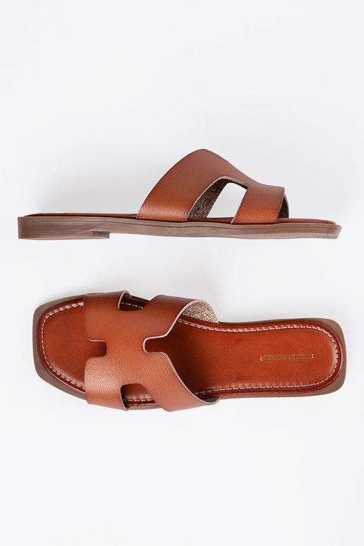 Braune Hausschuhe mit quadrater Spitze Braune Hausschuhe mit quadrater Spitze