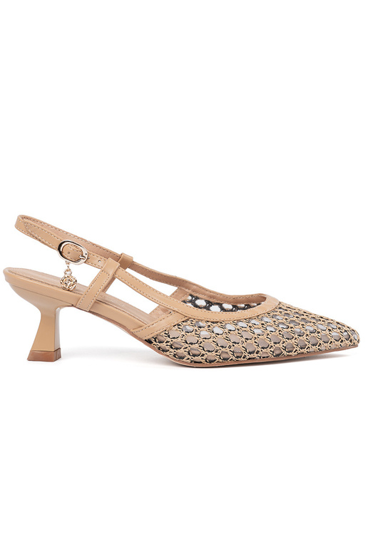 Absatzschuhe mit Lochmuster auf... Absatzschuhe mit Lochmuster auf...