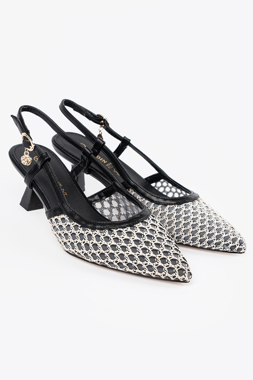 Absatzschuhe mit Lochmuster auf... Absatzschuhe mit Lochmuster auf...