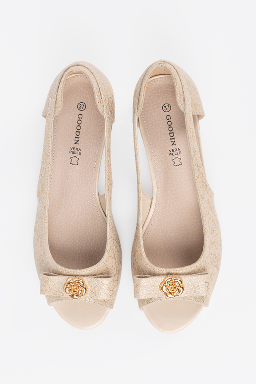 Peeptoes in golden Peeptoes in golden