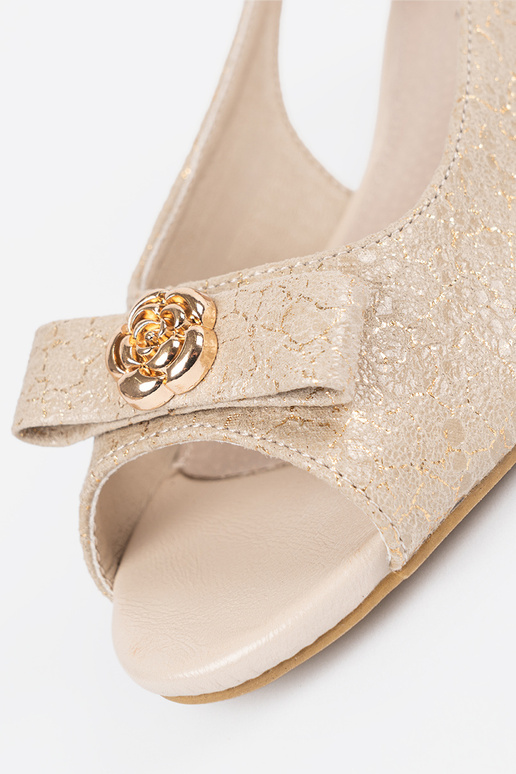 Peeptoes in golden Peeptoes in golden