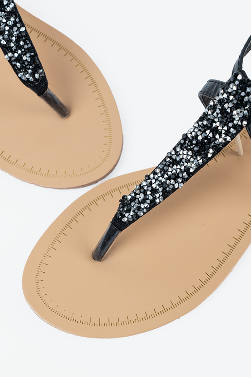 Flache schwarze Sandalen im... Flache schwarze Sandalen im...