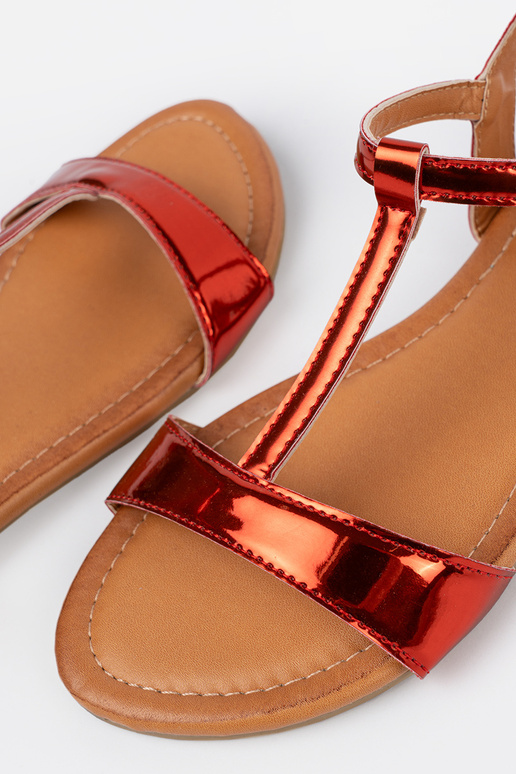 Rote Damen Sandalen auf flachem Fußbett Rote Damen Sandalen auf flachem Fußbett