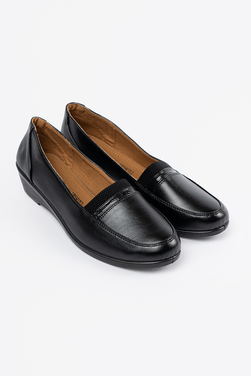 Schwarze klassische Slipper zum... Schwarze klassische Slipper zum...