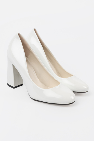 Weiße lackierte High Heels 2