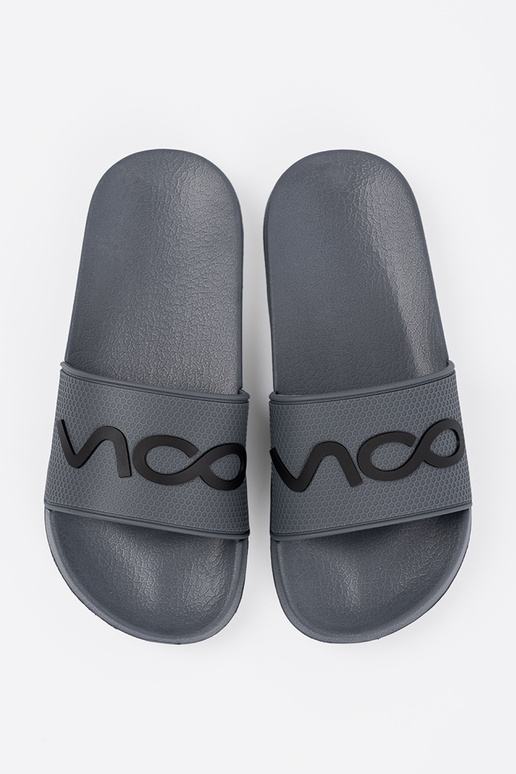 graue Farbe Hausschuhe mit einer Notiz