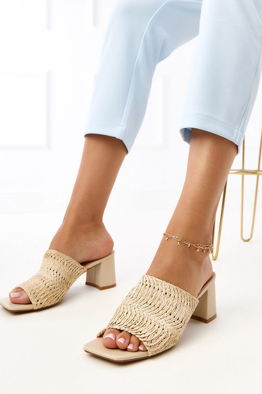 Beige Hausschuhe mit Absatz und...