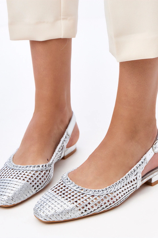 Silberne Ajour-Ballerinas mit offenem... Silberne Ajour-Ballerinas mit offenem...