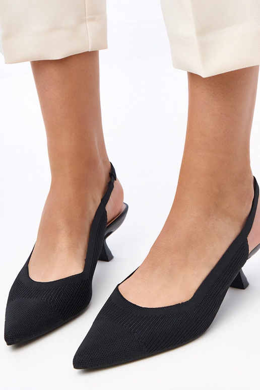 Schwarze Stoffschuhe mit niedrigem...