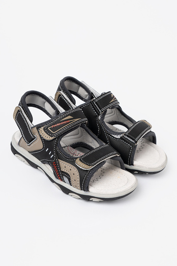 schZuarze Farbe Sandalen jungenhaft