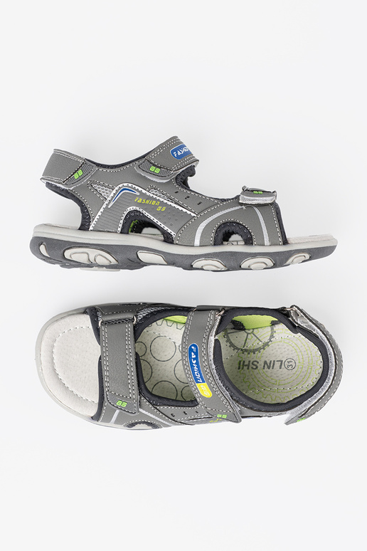 graue Farbe Sandalen jungenhaft