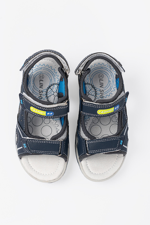 graue Farbe Sandalen jungenhaft