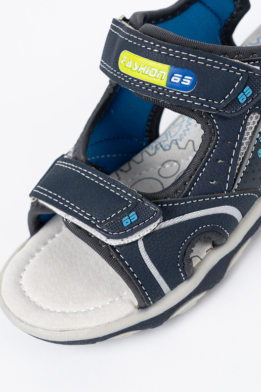 graue Farbe Sandalen jungenhaft