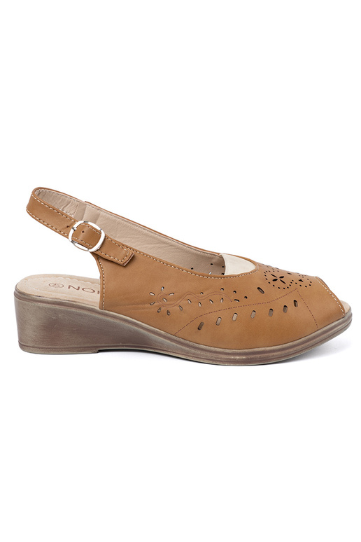 mit durchbrochenen Elementen Sandalen karmeloZue auf einem Keil