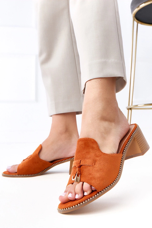 Braune Pantoletten mit Absatz und...